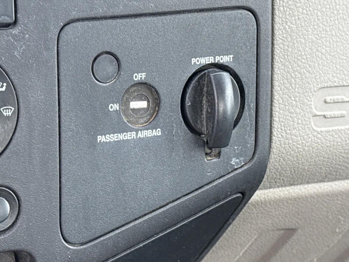 2008 Ford Super Duty F-350 SRW XL thumbnail 19