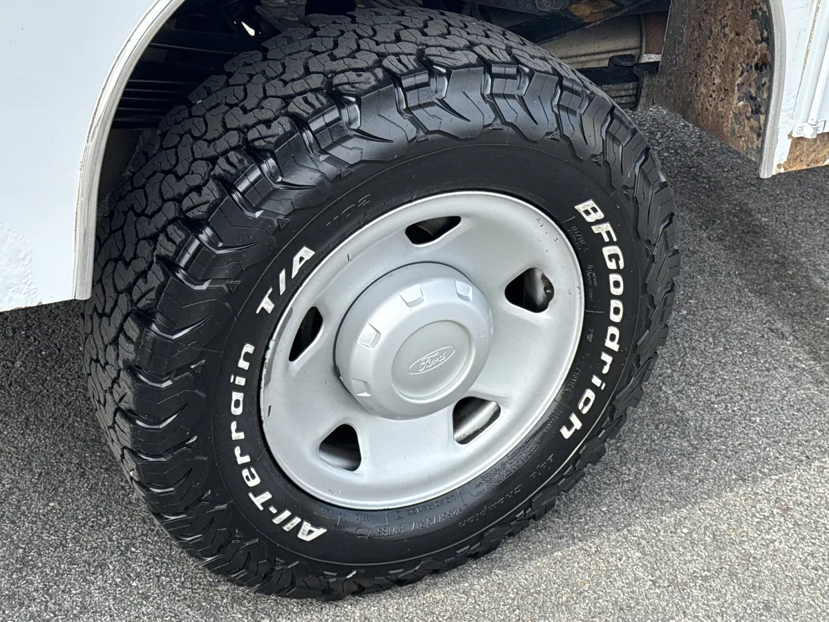 2008 Ford Super Duty F-350 SRW XL thumbnail 6