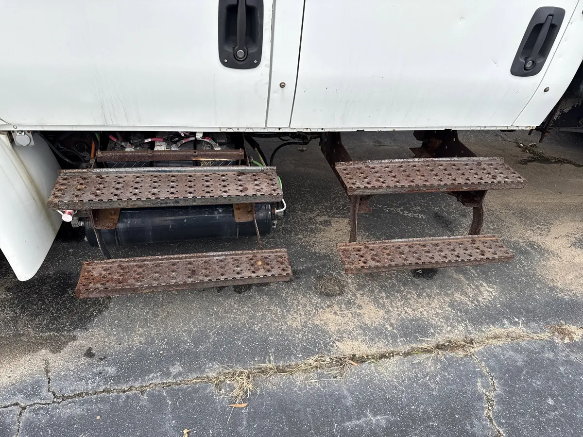 2008 International 4300 thumbnail 5