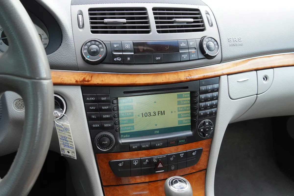 2008 Mercedes-Benz E-Class E350 Luxury 4MATIC® thumbnail 22