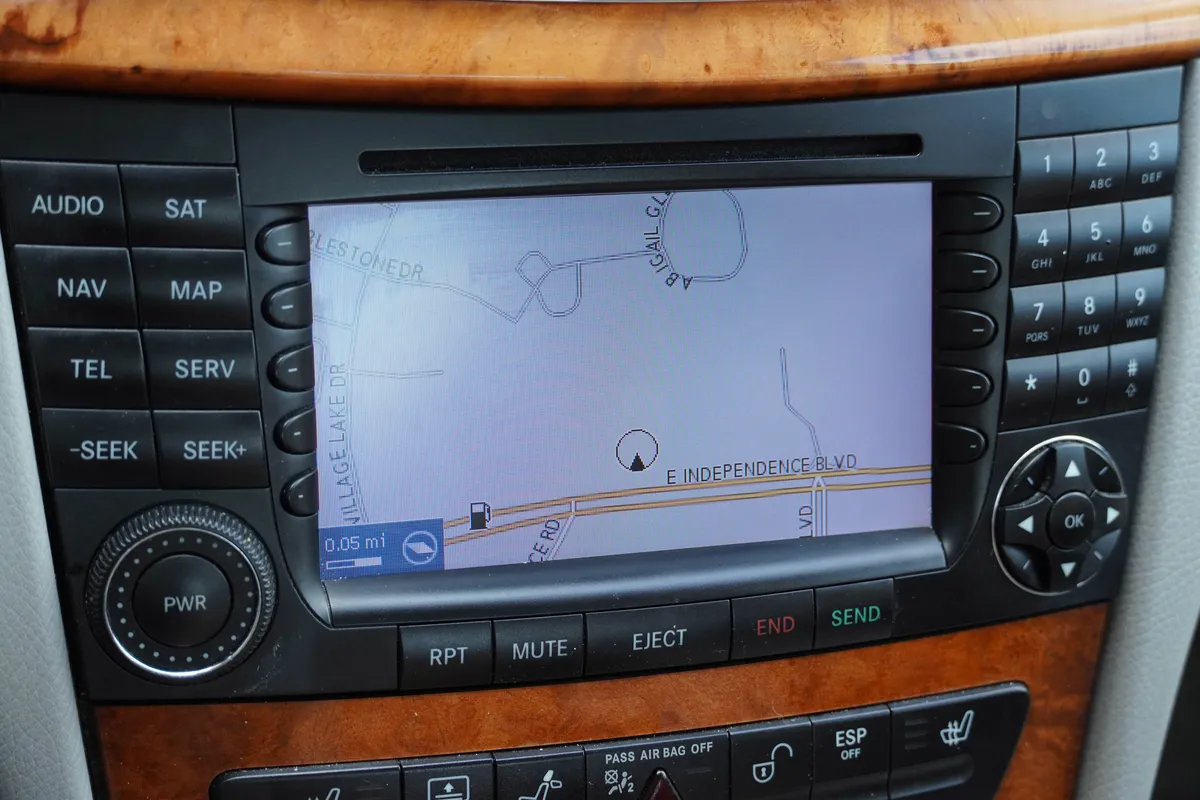 2008 Mercedes-Benz E-Class E350 Luxury 4MATIC® thumbnail 24