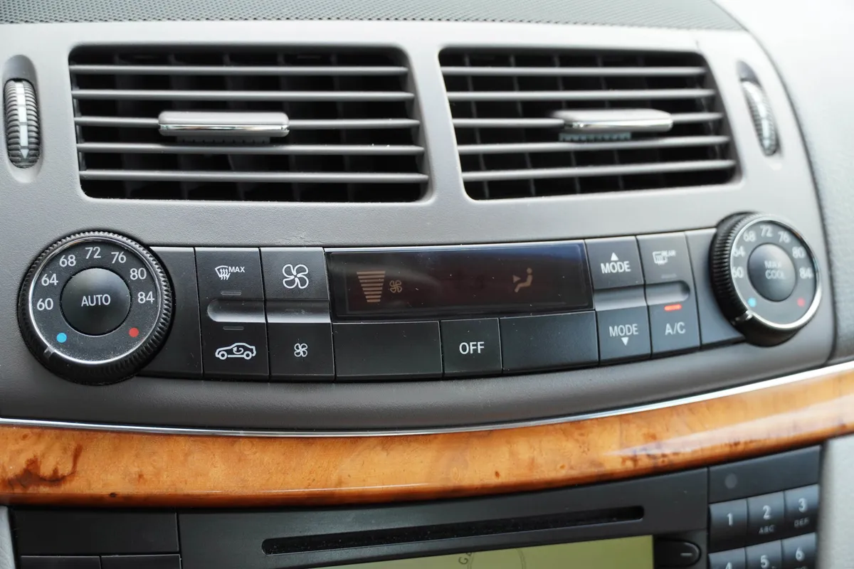 2008 Mercedes-Benz E-Class E350 Luxury 4MATIC® thumbnail 25