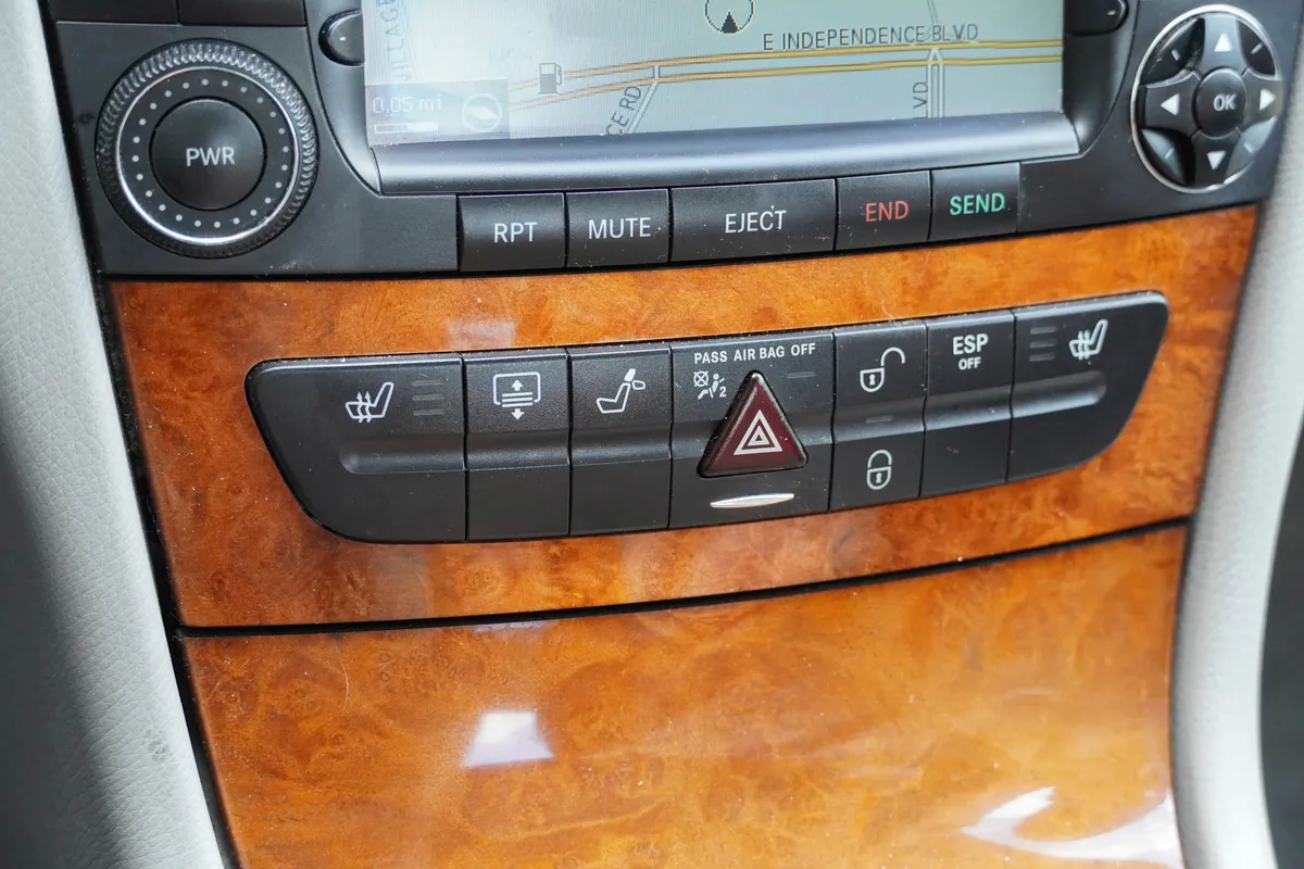 2008 Mercedes-Benz E-Class E350 Luxury 4MATIC® thumbnail 26