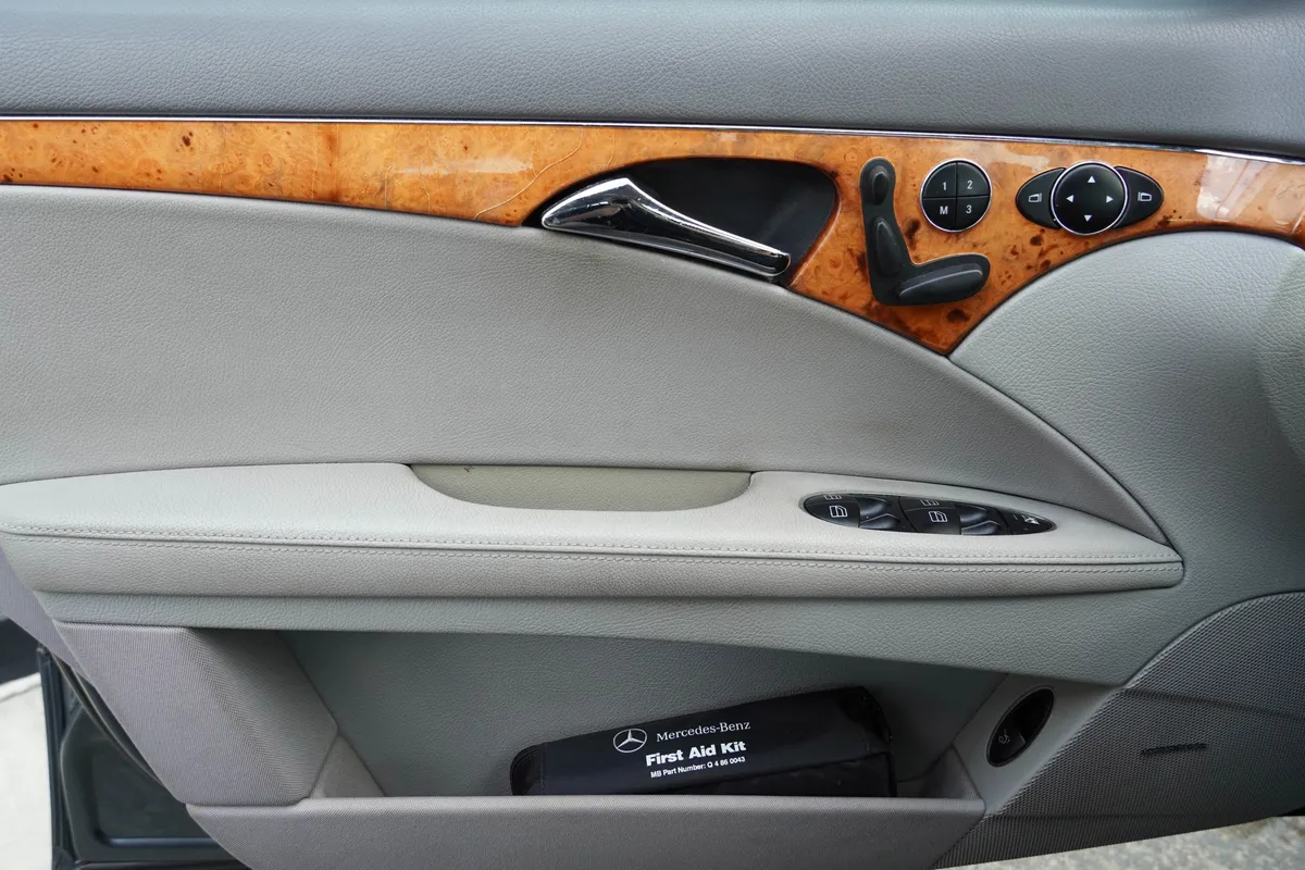 2008 Mercedes-Benz E-Class E350 Luxury 4MATIC® thumbnail 28
