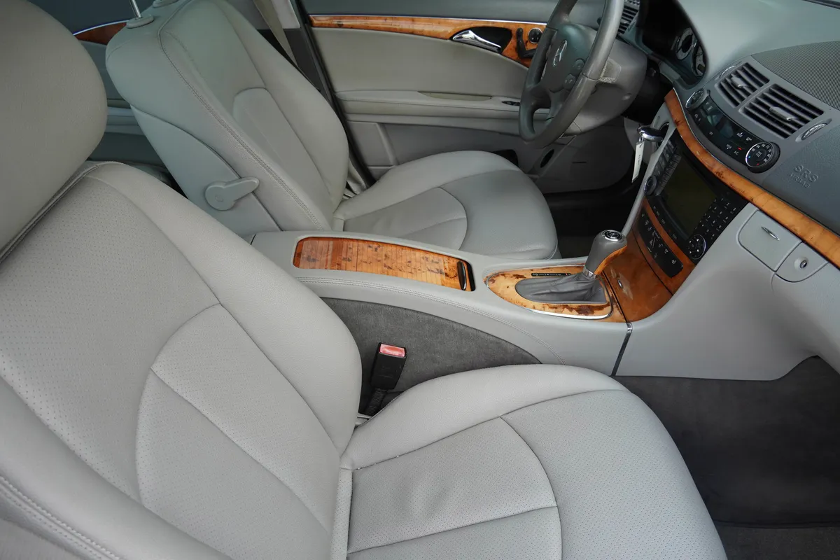 2008 Mercedes-Benz E-Class E350 Luxury 4MATIC® thumbnail 9