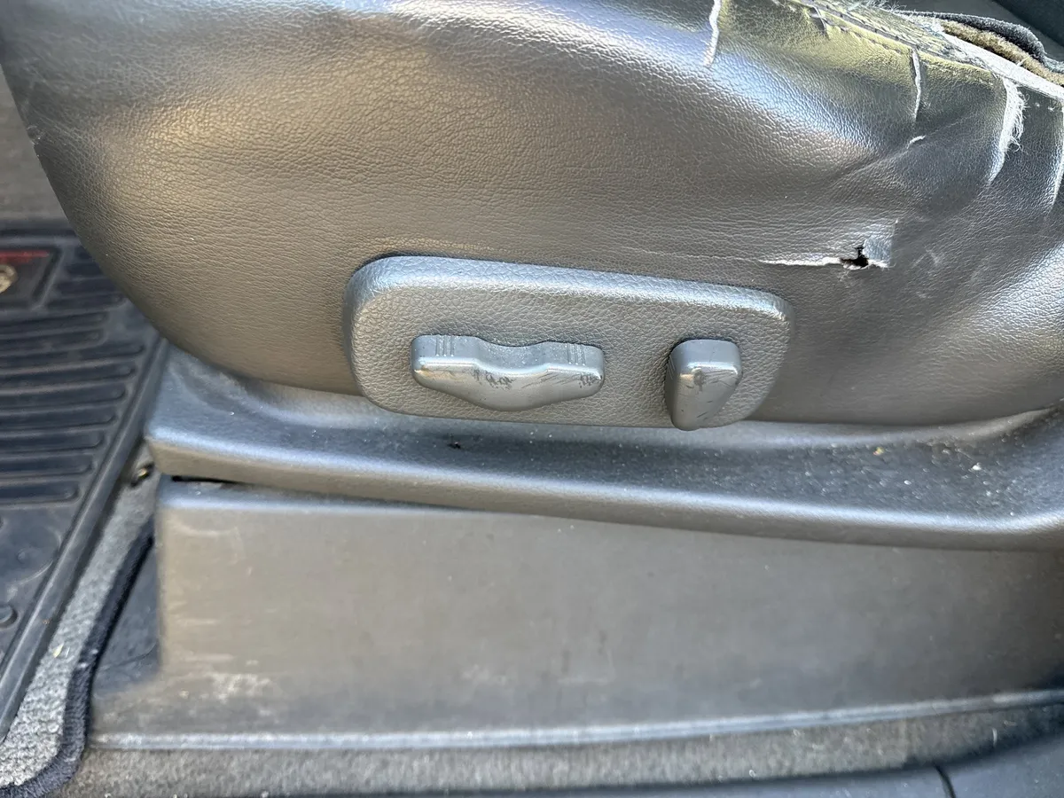 2008 Nissan Pathfinder SE thumbnail 7