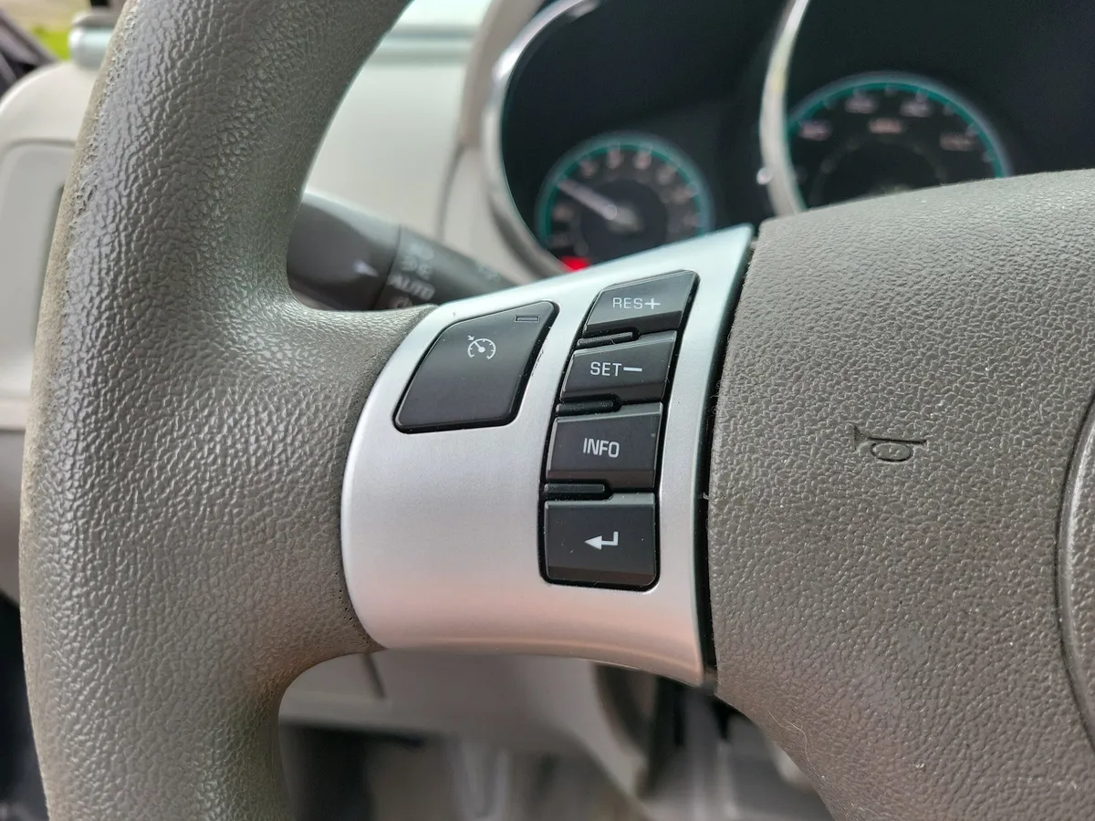 2009 Chevrolet Malibu Hybrid Base thumbnail 12