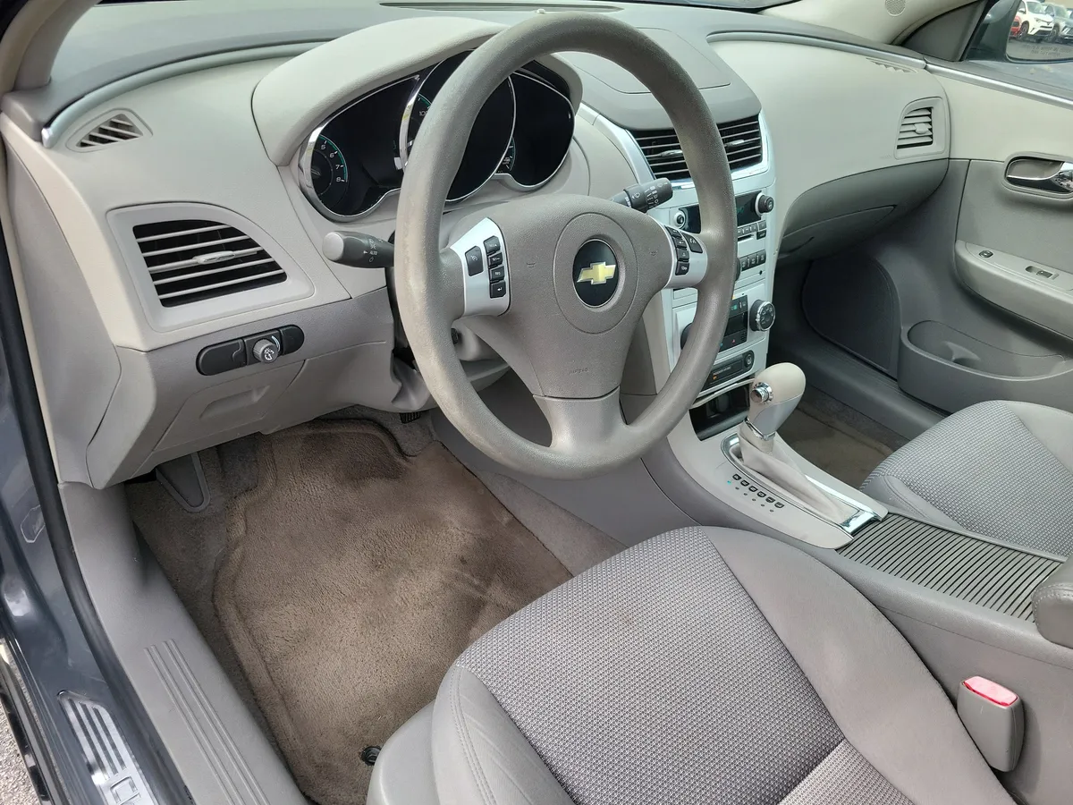 2009 Chevrolet Malibu Hybrid Base thumbnail 3