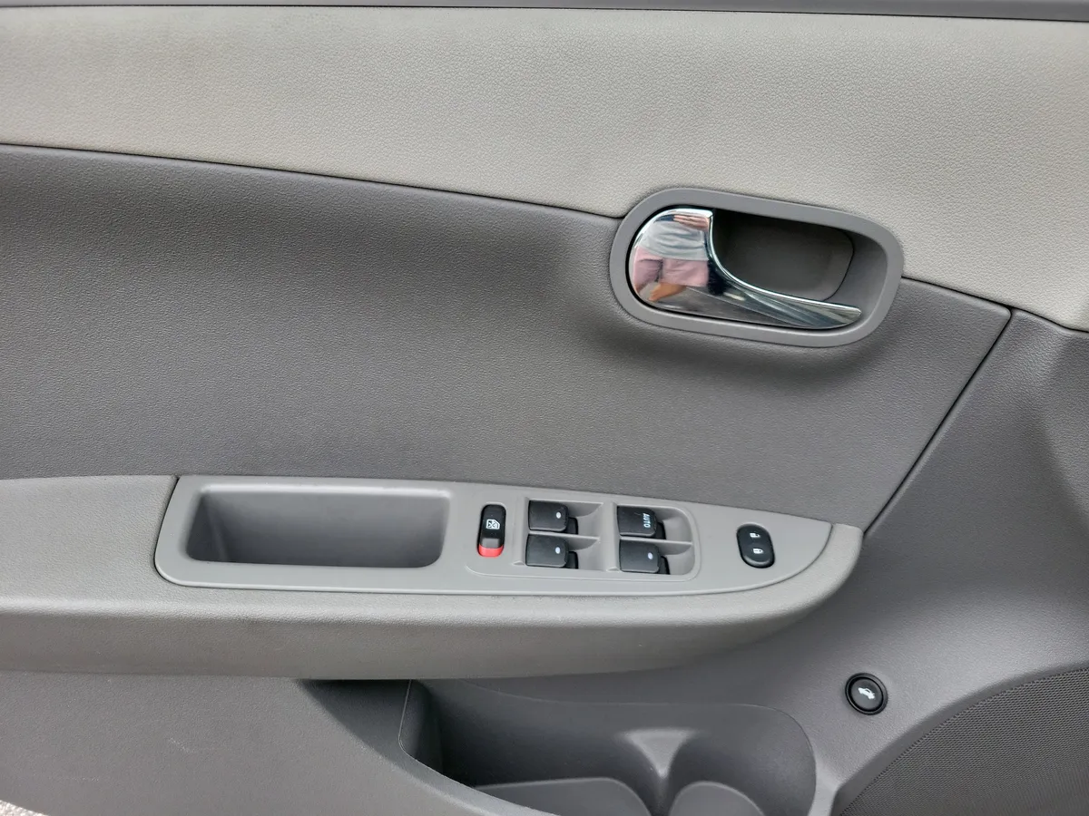 2009 Chevrolet Malibu Hybrid Base thumbnail 7