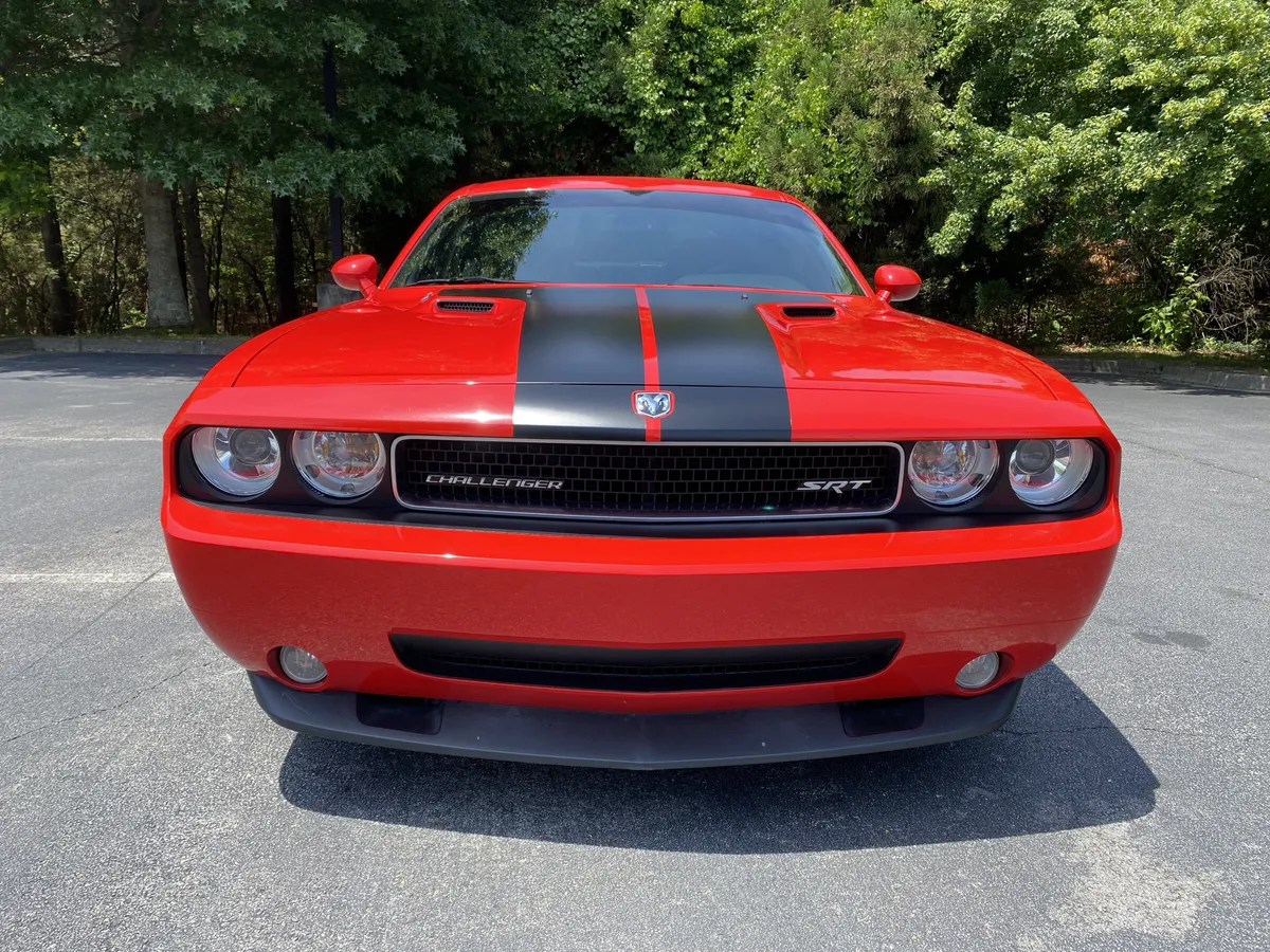 2009 Dodge Challenger SRT8 thumbnail 2