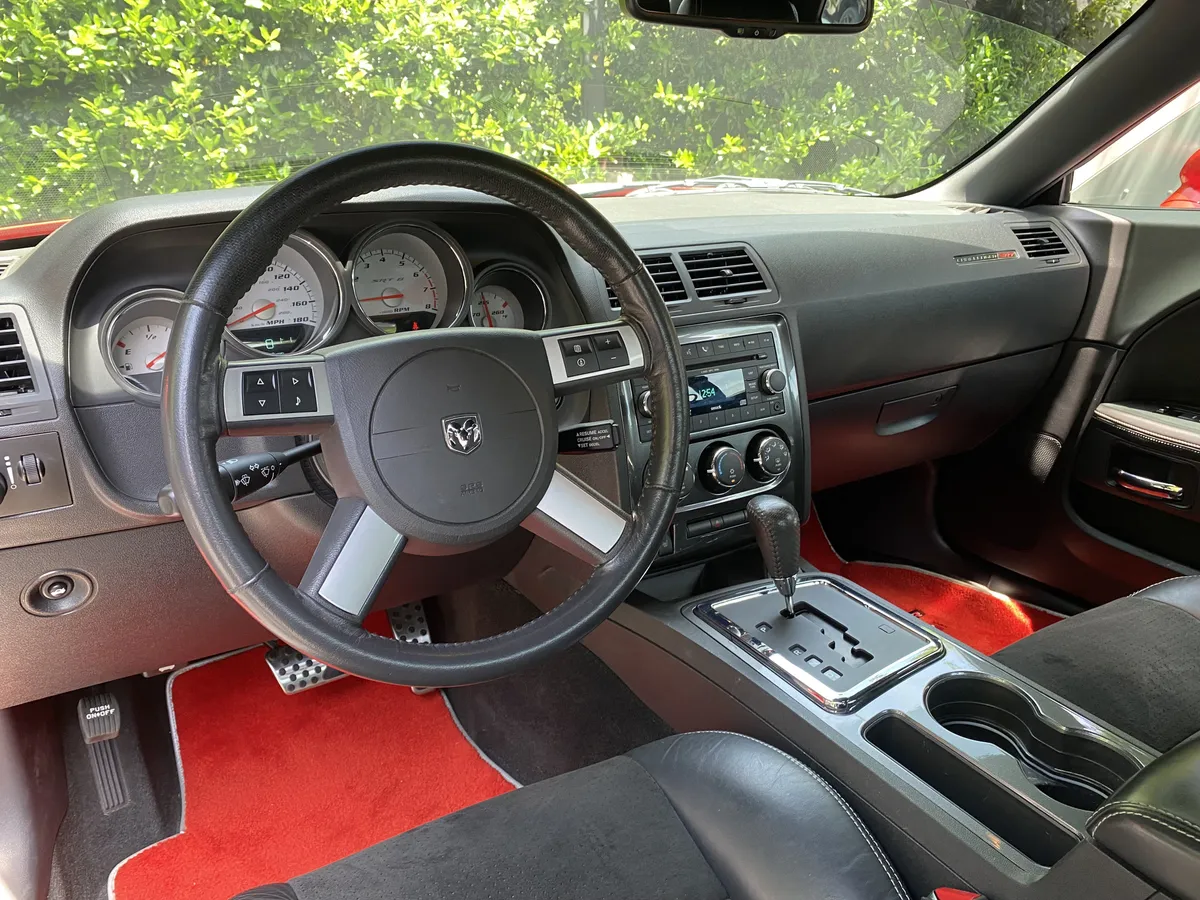 2009 Dodge Challenger SRT8 thumbnail 31