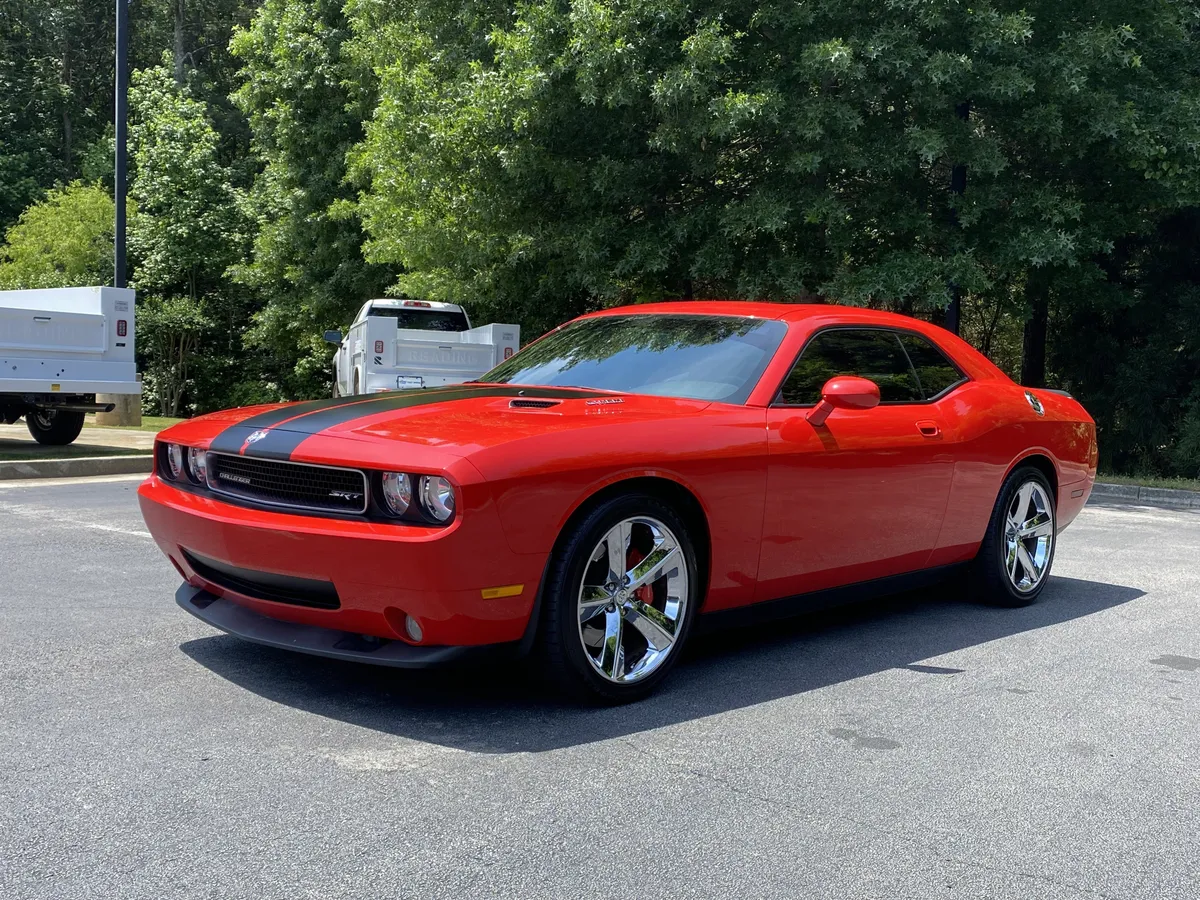 2009 Dodge Challenger SRT8 thumbnail 4