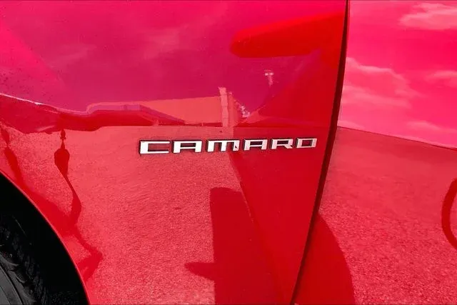 2010 Chevrolet Camaro SS thumbnail 23