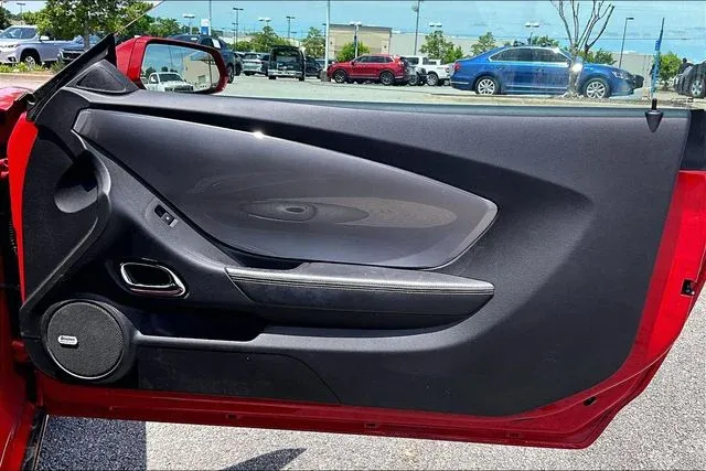 2010 Chevrolet Camaro SS thumbnail 25