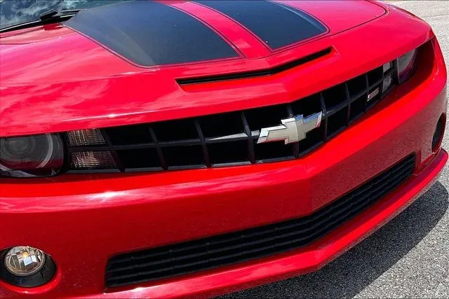 2010 Chevrolet Camaro SS thumbnail 27
