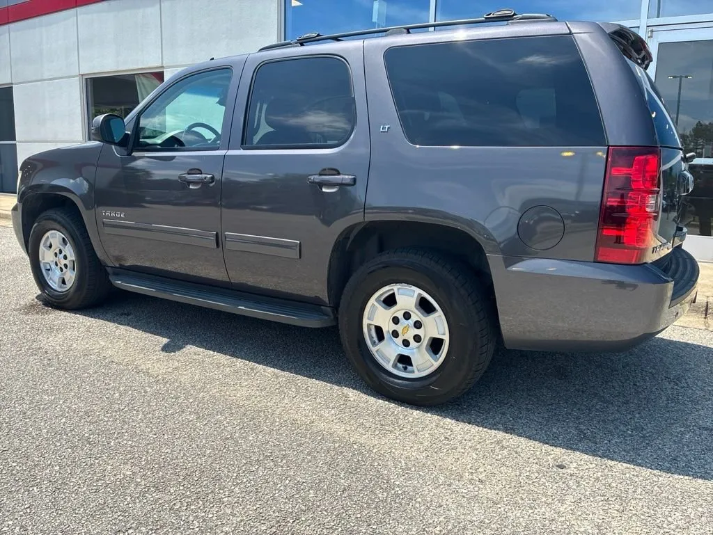 2010 Chevrolet Tahoe LT thumbnail 2
