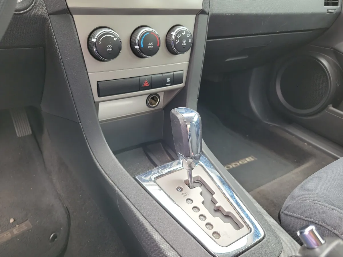2010 Dodge Avenger SXT thumbnail 15