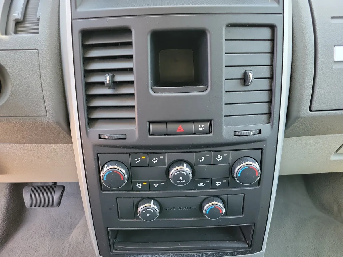 2010 Dodge Grand Caravan SE thumbnail 10