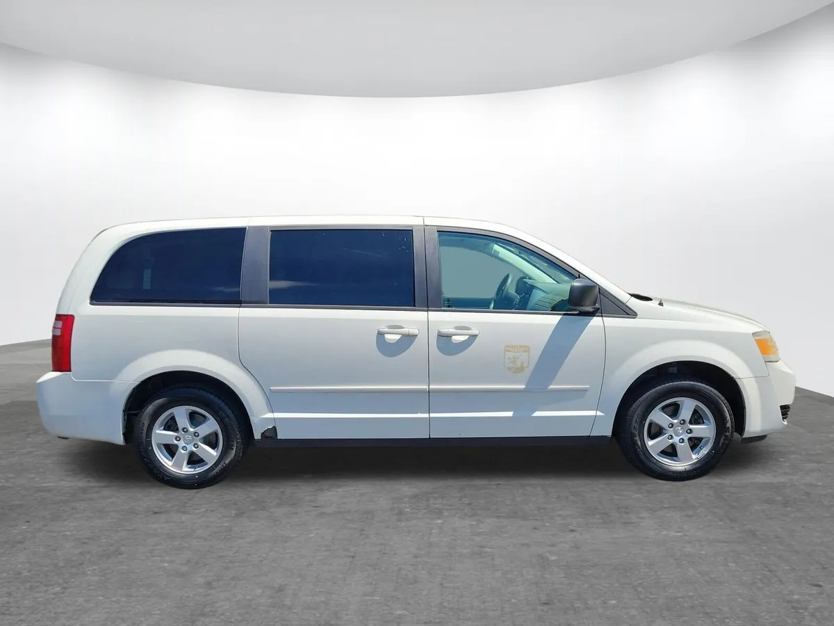 2010 Dodge Grand Caravan SE thumbnail 17