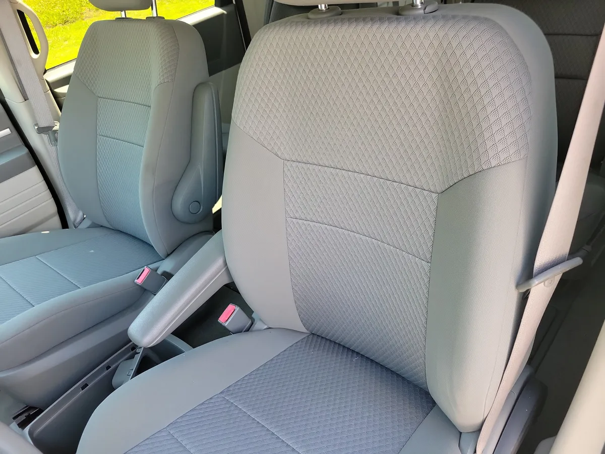 2010 Dodge Grand Caravan SE thumbnail 5
