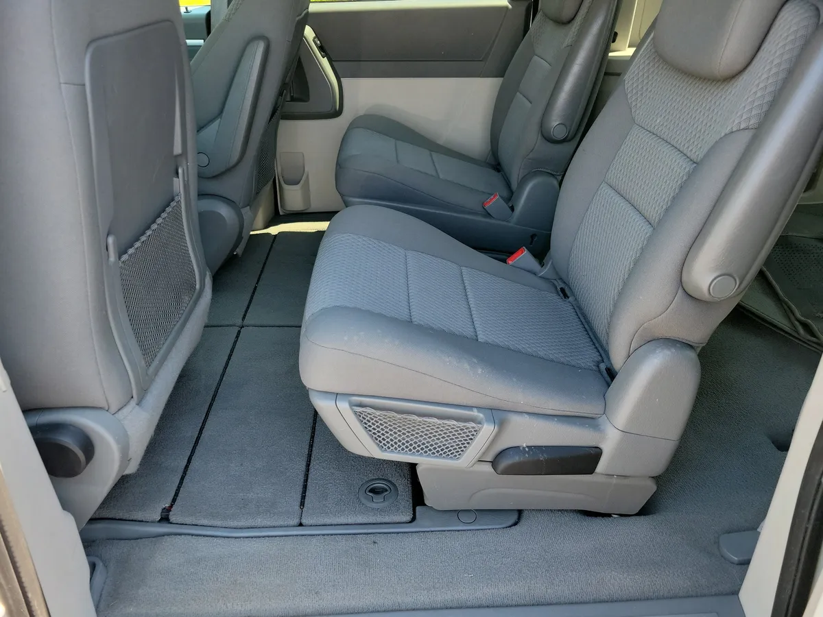 2010 Dodge Grand Caravan SE thumbnail 7