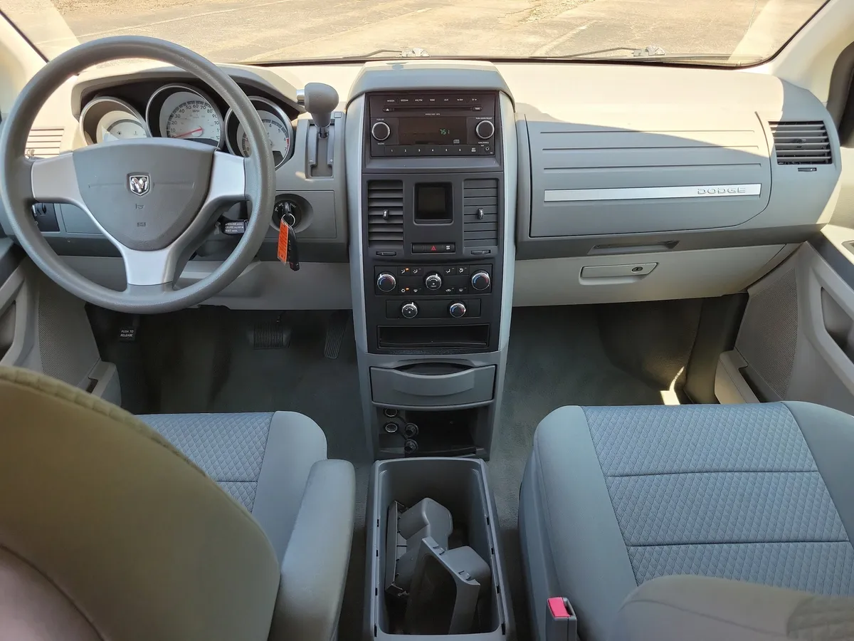 2010 Dodge Grand Caravan SE thumbnail 8