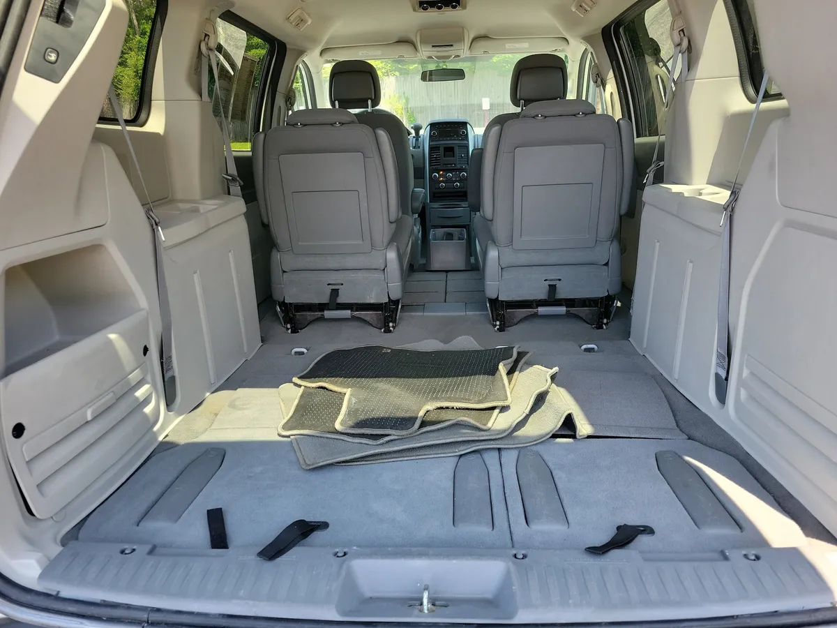 2010 Dodge Grand Caravan SE thumbnail 9