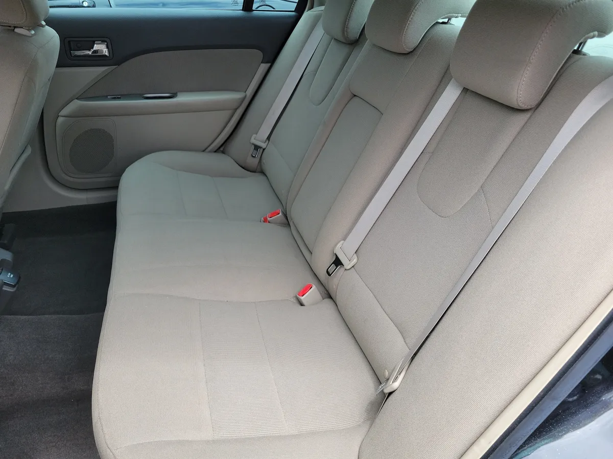 2010 Ford Fusion Hybrid Base thumbnail 10