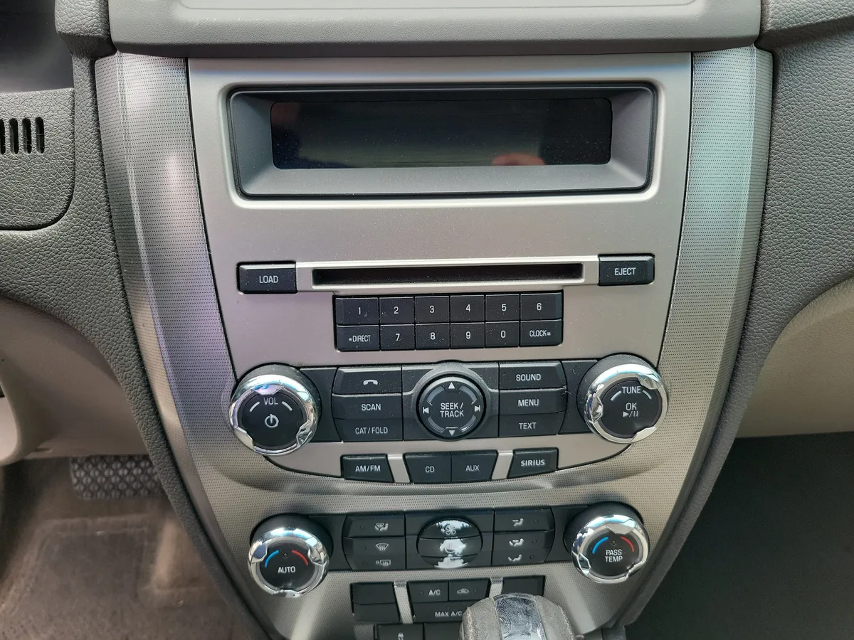 2010 Ford Fusion Hybrid Base thumbnail 12