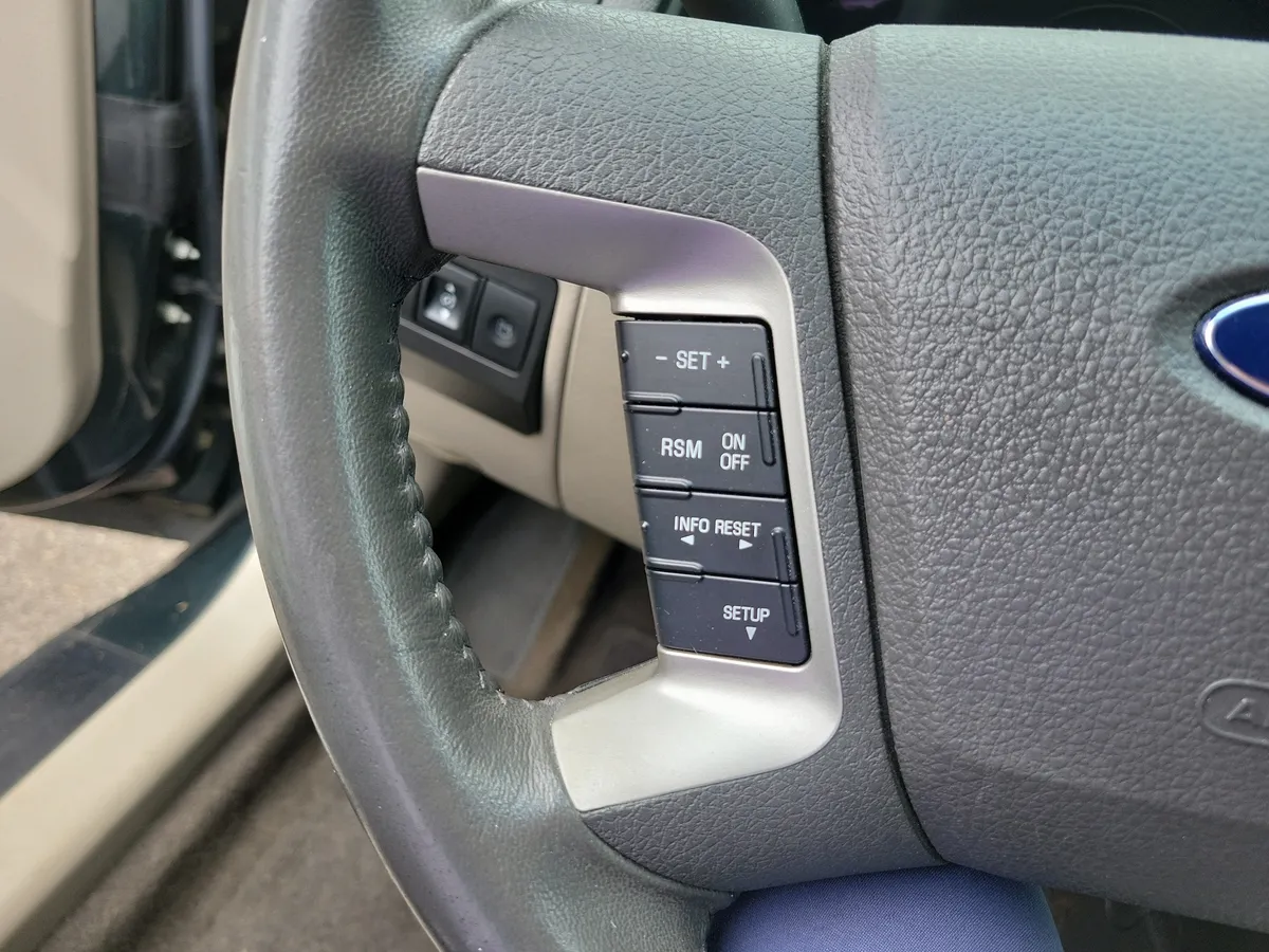 2010 Ford Fusion Hybrid Base thumbnail 13