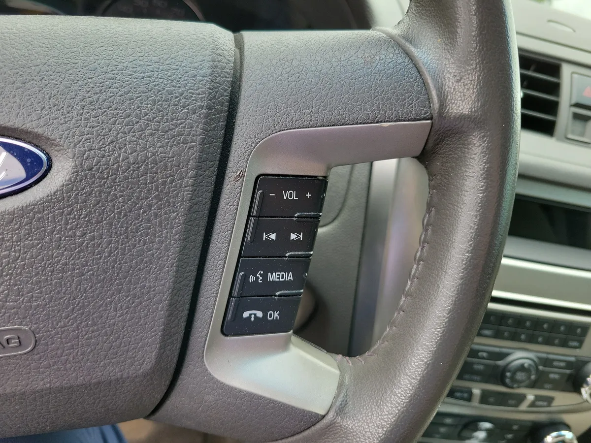 2010 Ford Fusion Hybrid Base thumbnail 14