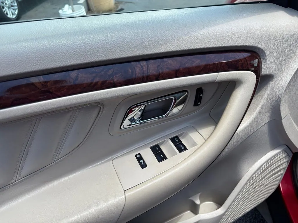 2010 Ford Taurus Limited thumbnail 16