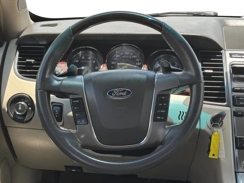 2010 Ford Taurus Limited thumbnail 18