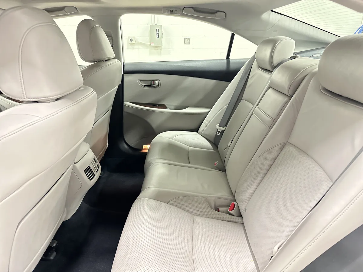 2010 Lexus ES 350 thumbnail 30