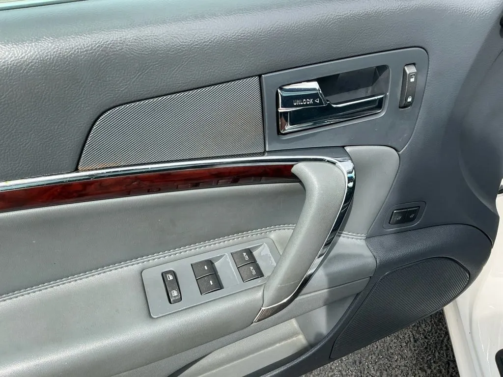 2010 Lincoln MKZ Base thumbnail 16