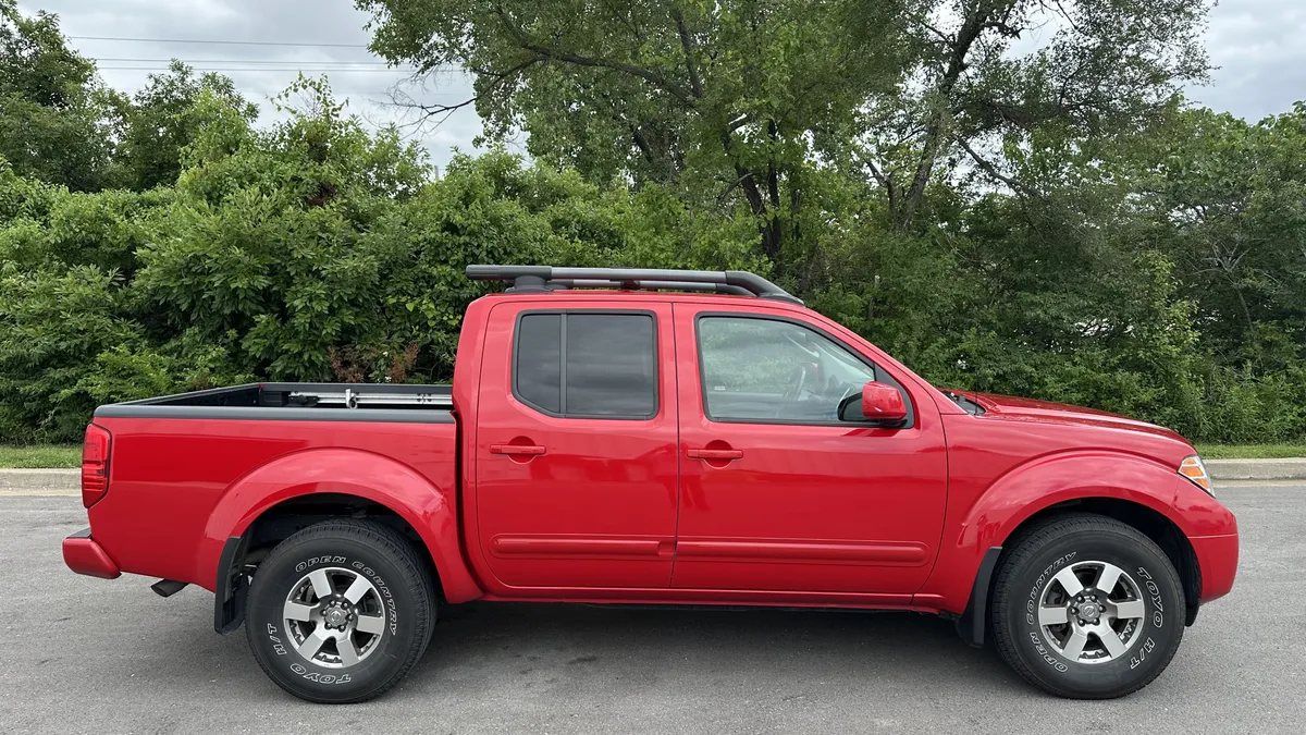 2010 Nissan Frontier PRO-4X thumbnail 10