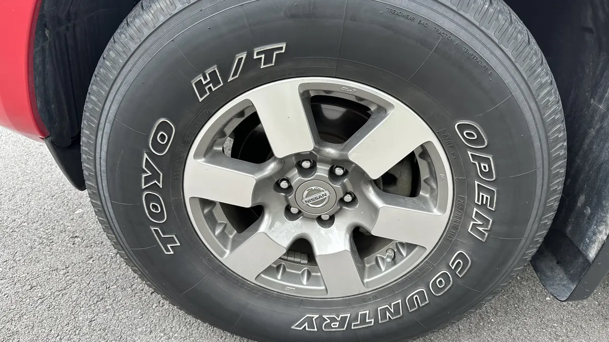 2010 Nissan Frontier PRO-4X thumbnail 11