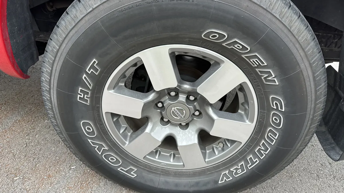 2010 Nissan Frontier PRO-4X thumbnail 12