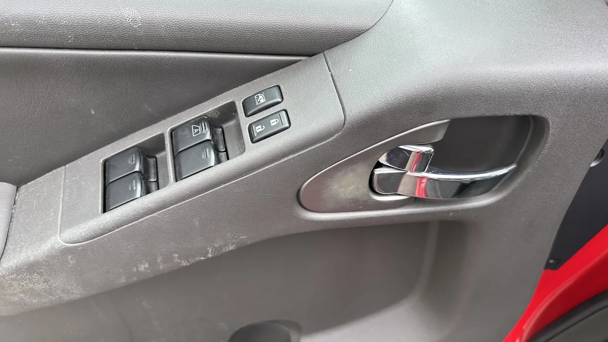 2010 Nissan Frontier PRO-4X thumbnail 16