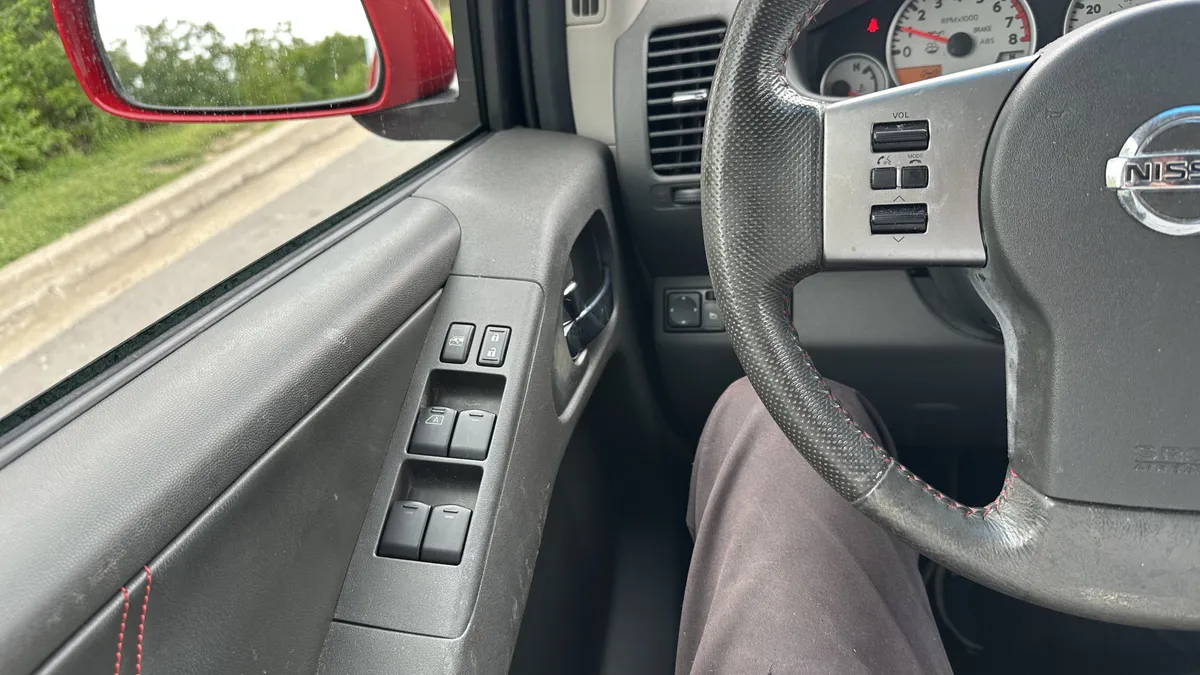 2010 Nissan Frontier PRO-4X thumbnail 19