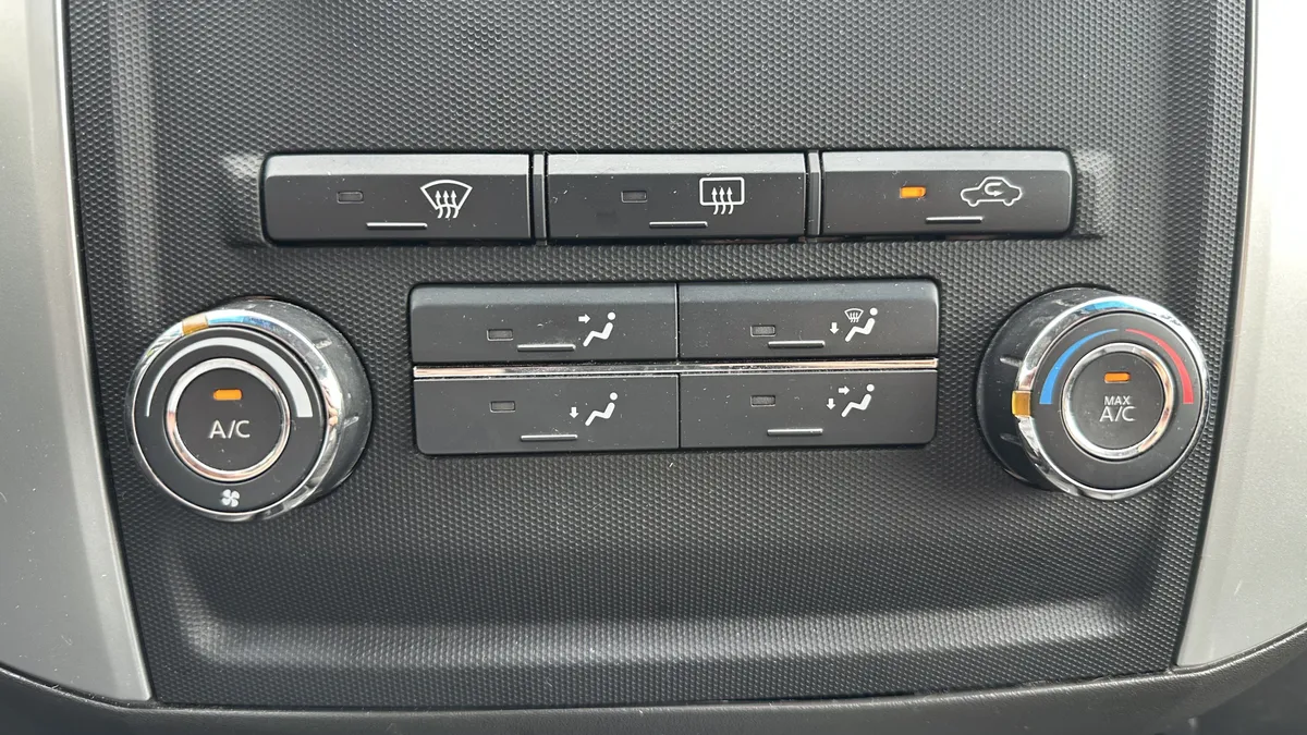 2010 Nissan Frontier PRO-4X thumbnail 24