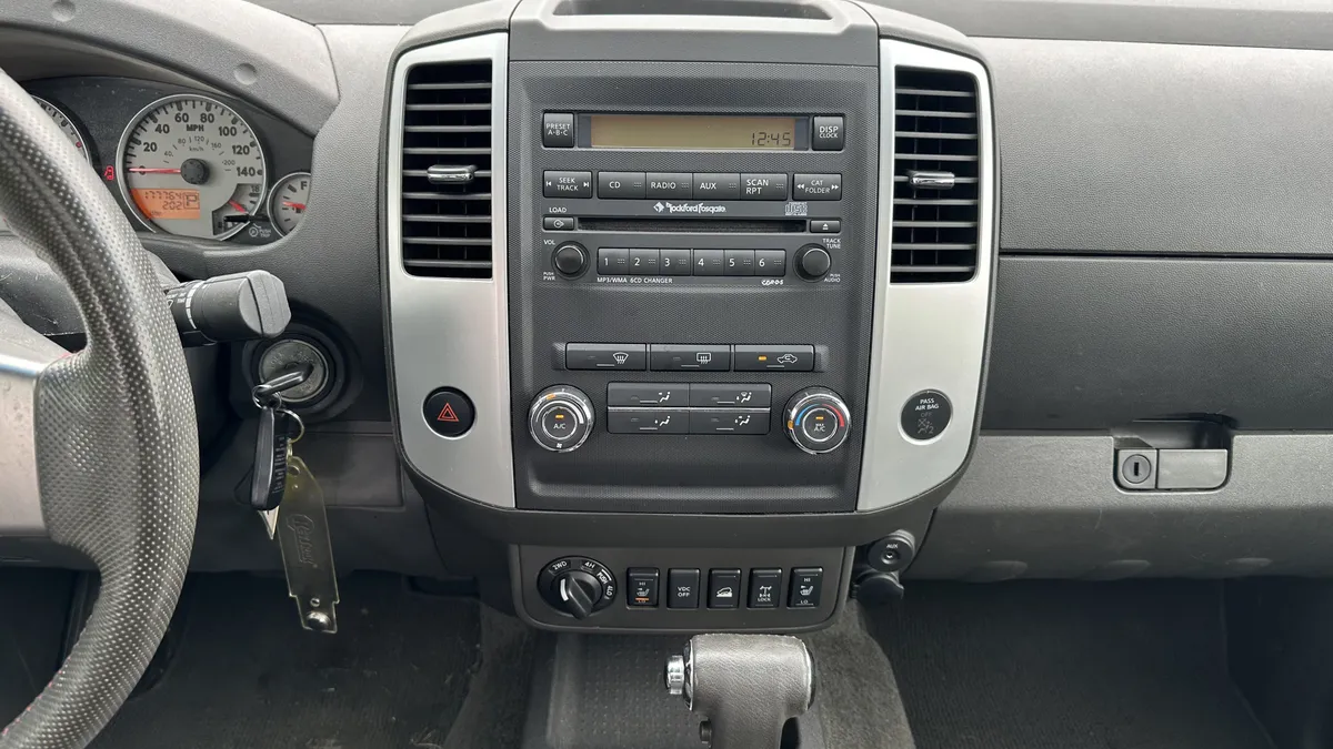 2010 Nissan Frontier PRO-4X thumbnail 30