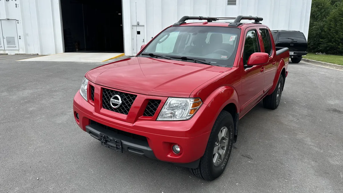 2010 Nissan Frontier PRO-4X thumbnail 4