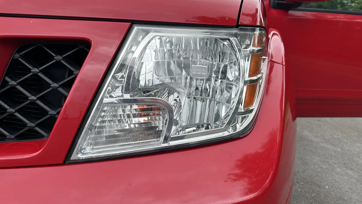 2010 Nissan Frontier PRO-4X thumbnail 5