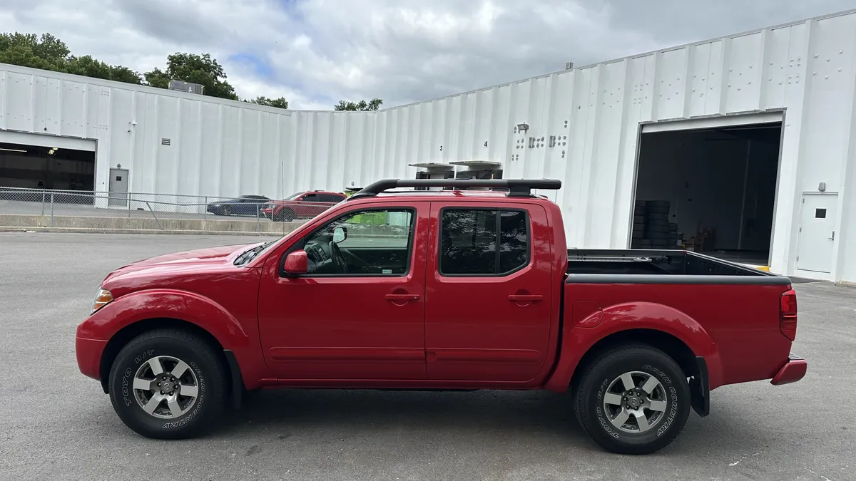 2010 Nissan Frontier PRO-4X thumbnail 6
