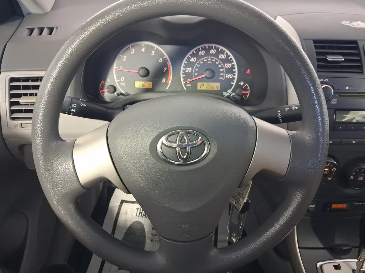 2010 Toyota Corolla LE thumbnail 17