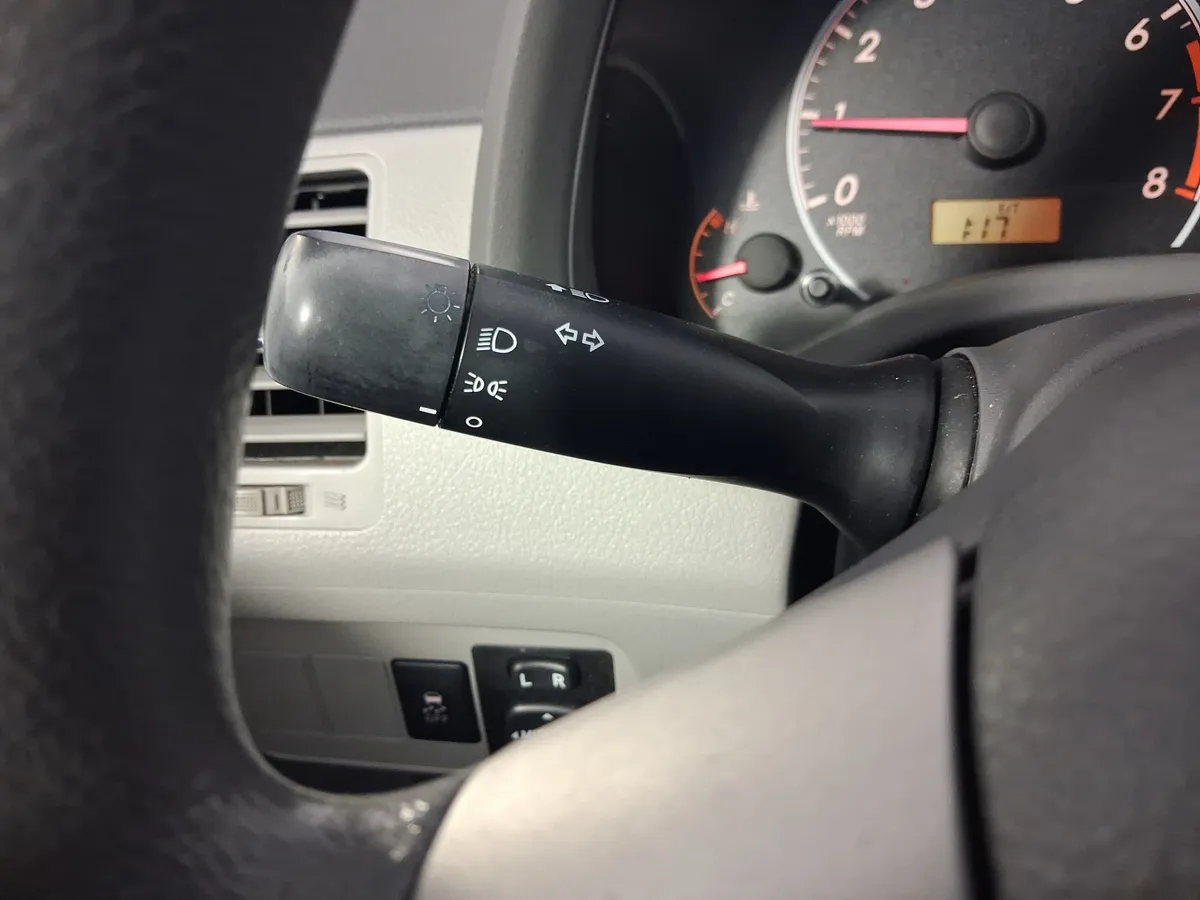 2010 Toyota Corolla LE thumbnail 18