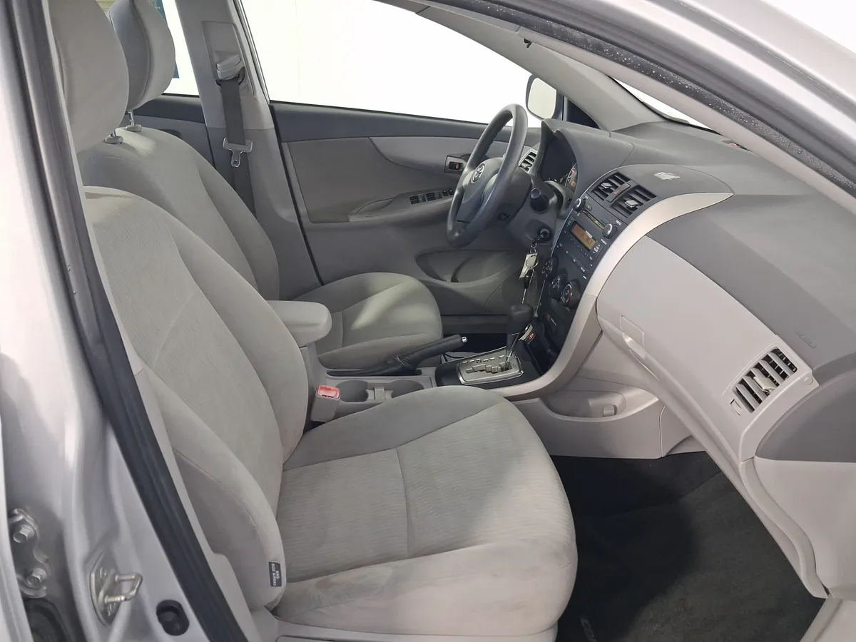 2010 Toyota Corolla LE thumbnail 34