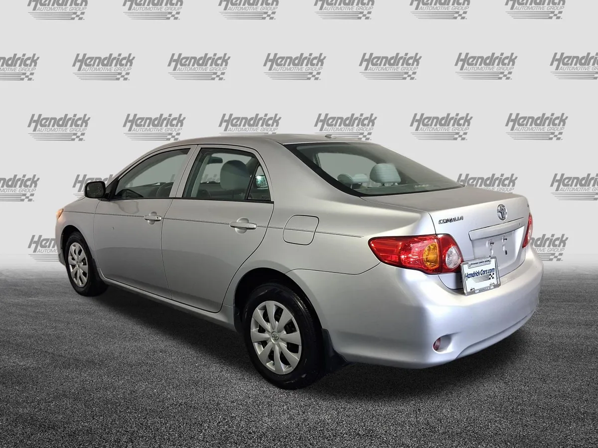 2010 Toyota Corolla LE thumbnail 7