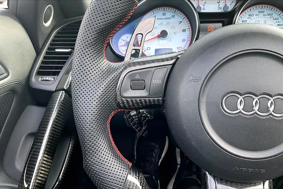 2011 Audi R8 5.2L thumbnail 20